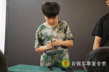 手槍拆卸組裝