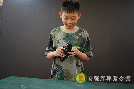 手槍拆卸組裝