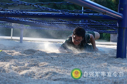 匍匐前進訓(xùn)練