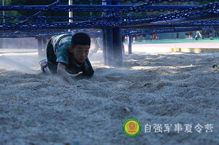 匍匐前進訓(xùn)練