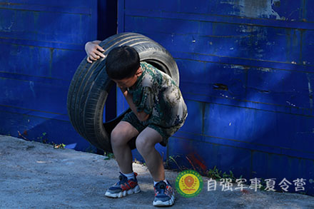 匍匐前進訓(xùn)練