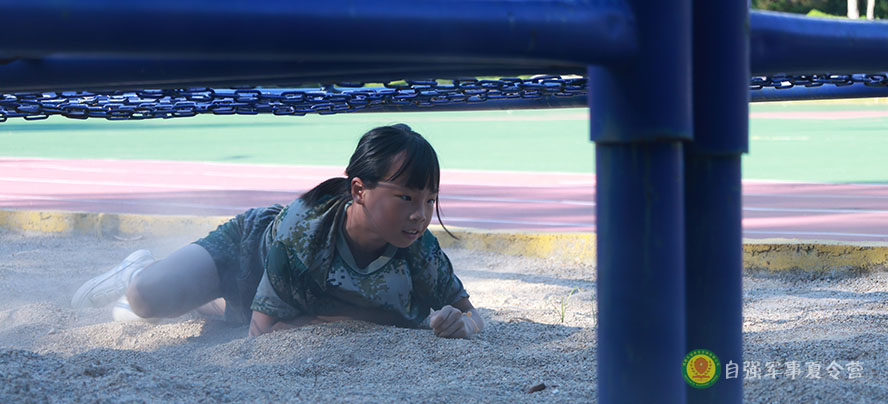 匍匐前進訓(xùn)練